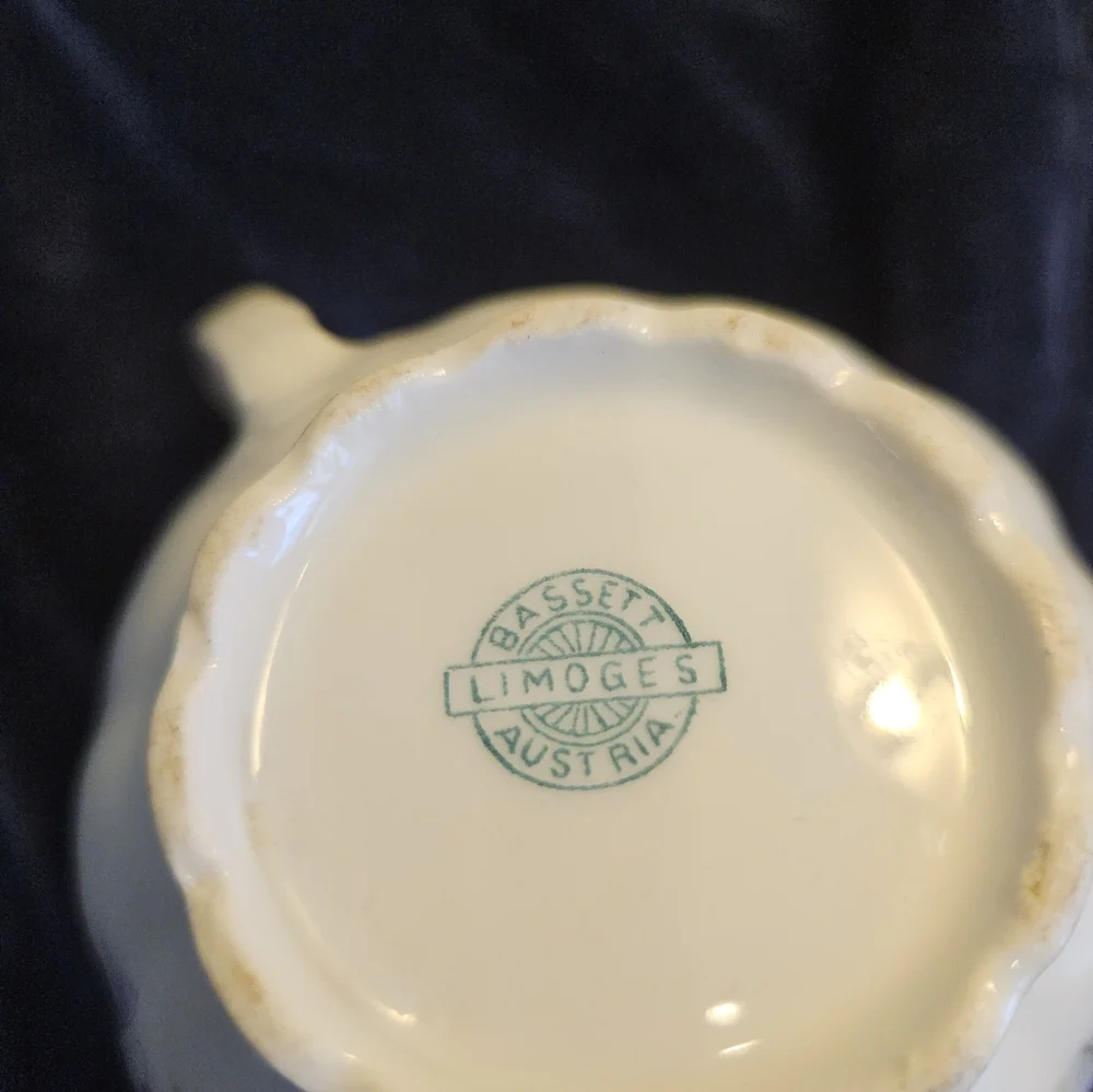 LIMOGES CREAMER/GRAVY BOAT SMALL VINTAGE PORCELAIN